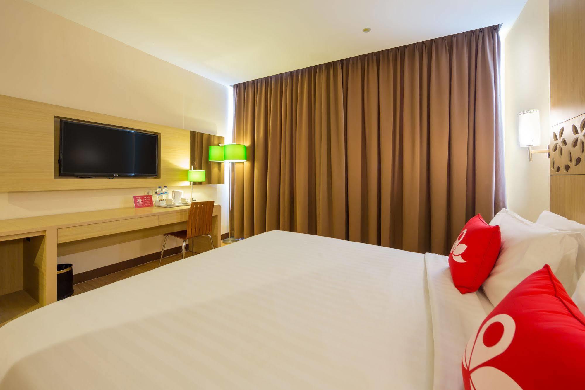 Zen Rooms Kuta Tuban Suites Exterior photo